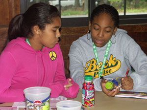 4-H'ers examining nutrition labels.